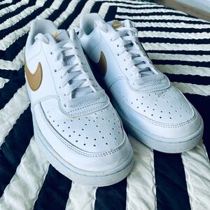 Women’s Nike Court Visions!